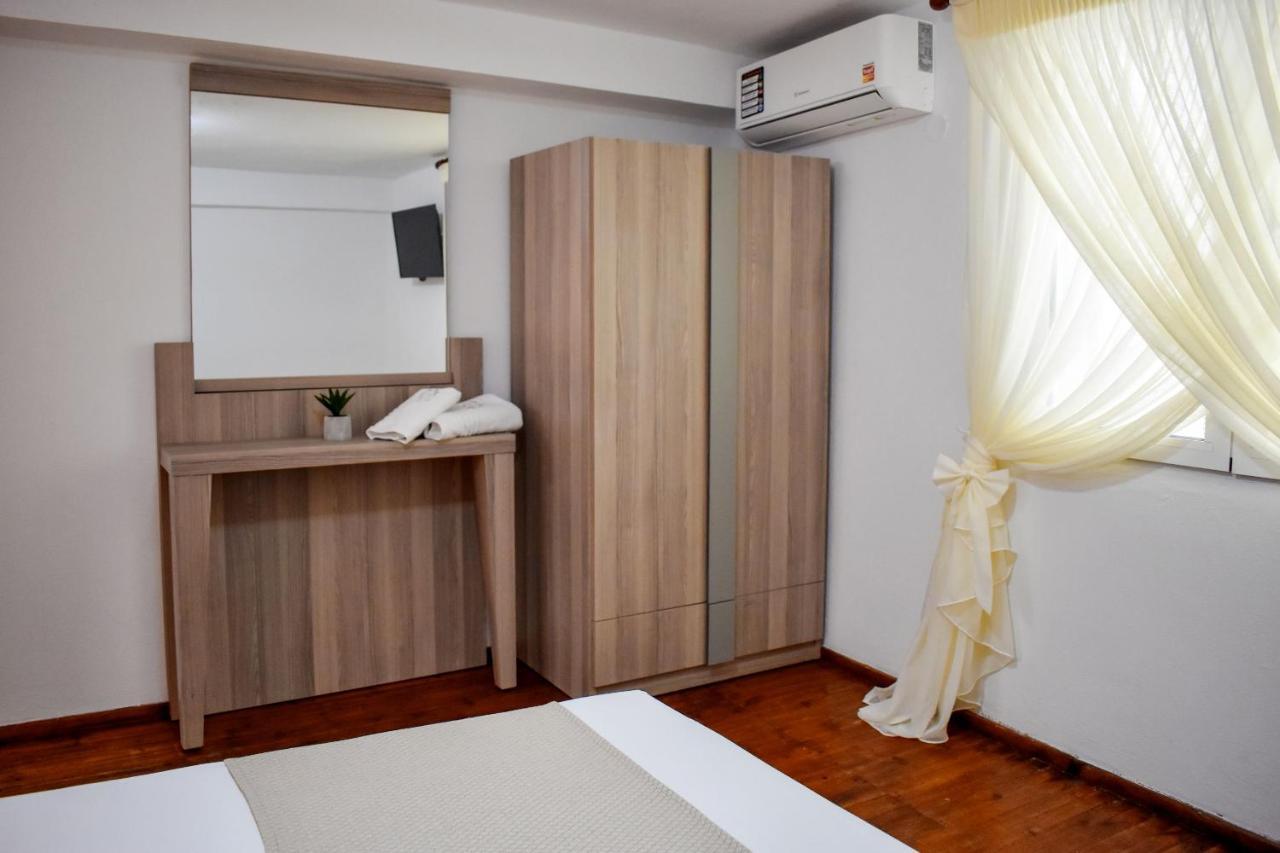 La Maison Plakes 3 Bdr Apt Skiathos-Stadt Exterior foto